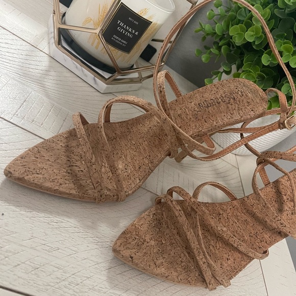 Strappy heels - Picture 2 of 2